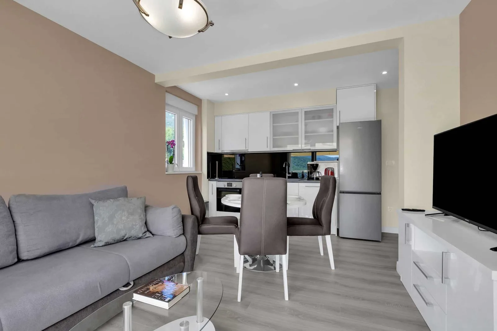 Apartments White House Rastovac