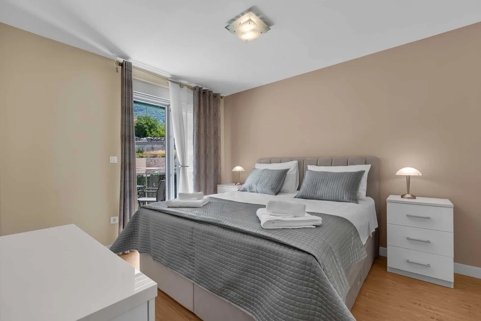 Apartments White House Rastovac