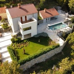 villa grey stone in omis