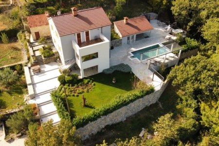 villa grey stone in omis